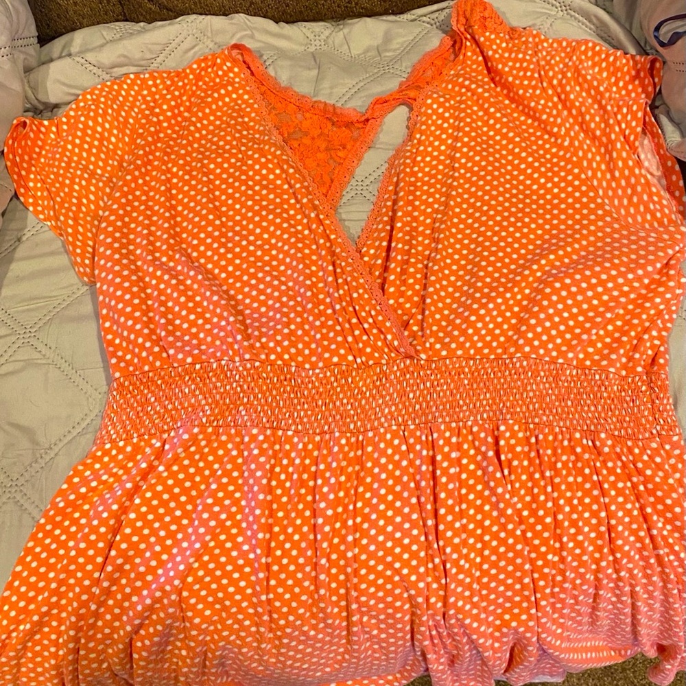 Torrid size 5 salmon/orange top with white dots
